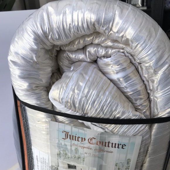 Juicy Couture The Rose Collection 5-Piece King Size Designer Bed Set - Picture 8 of 9